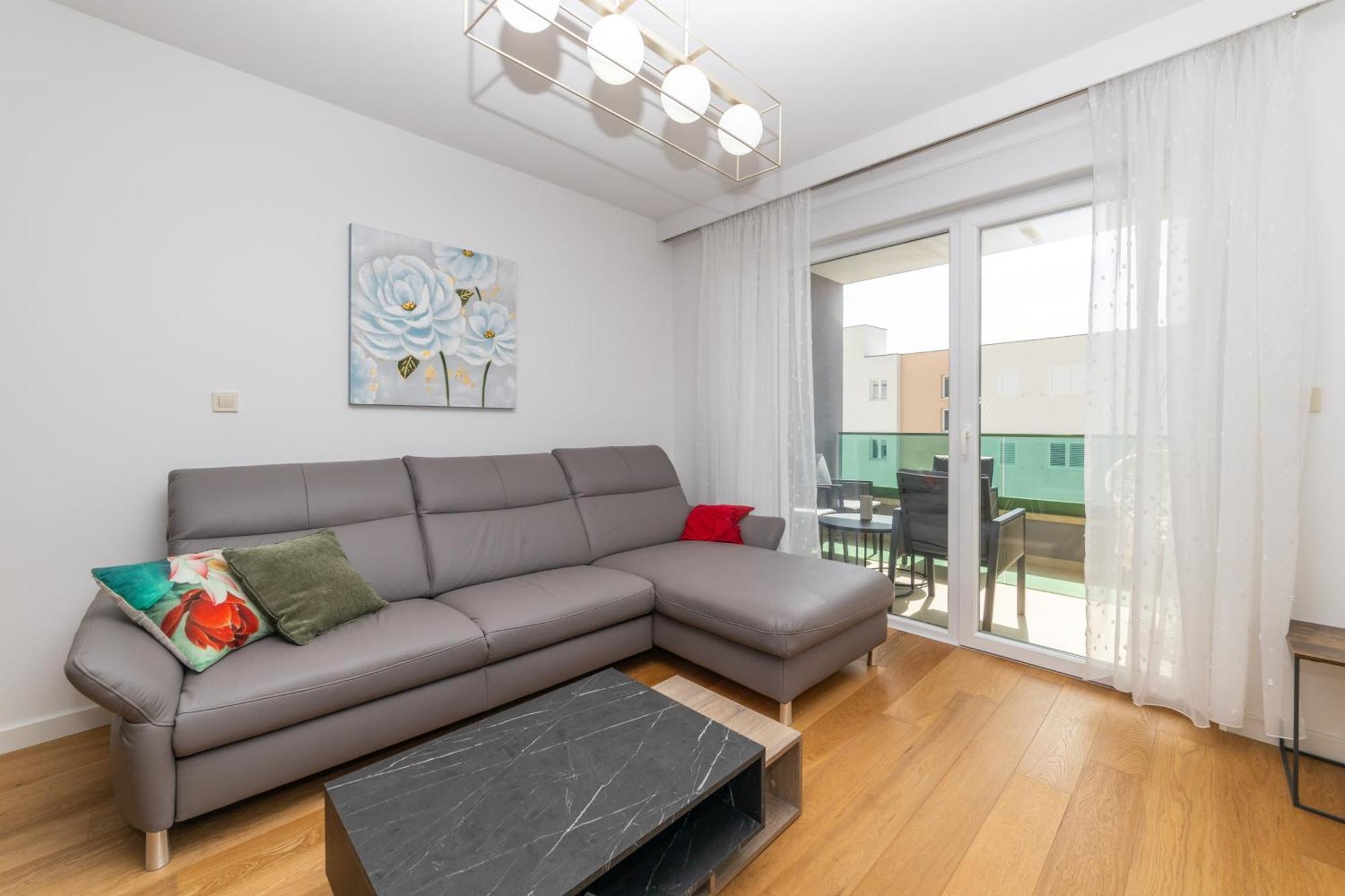 Luxury Sunny Side Apartment Makarska